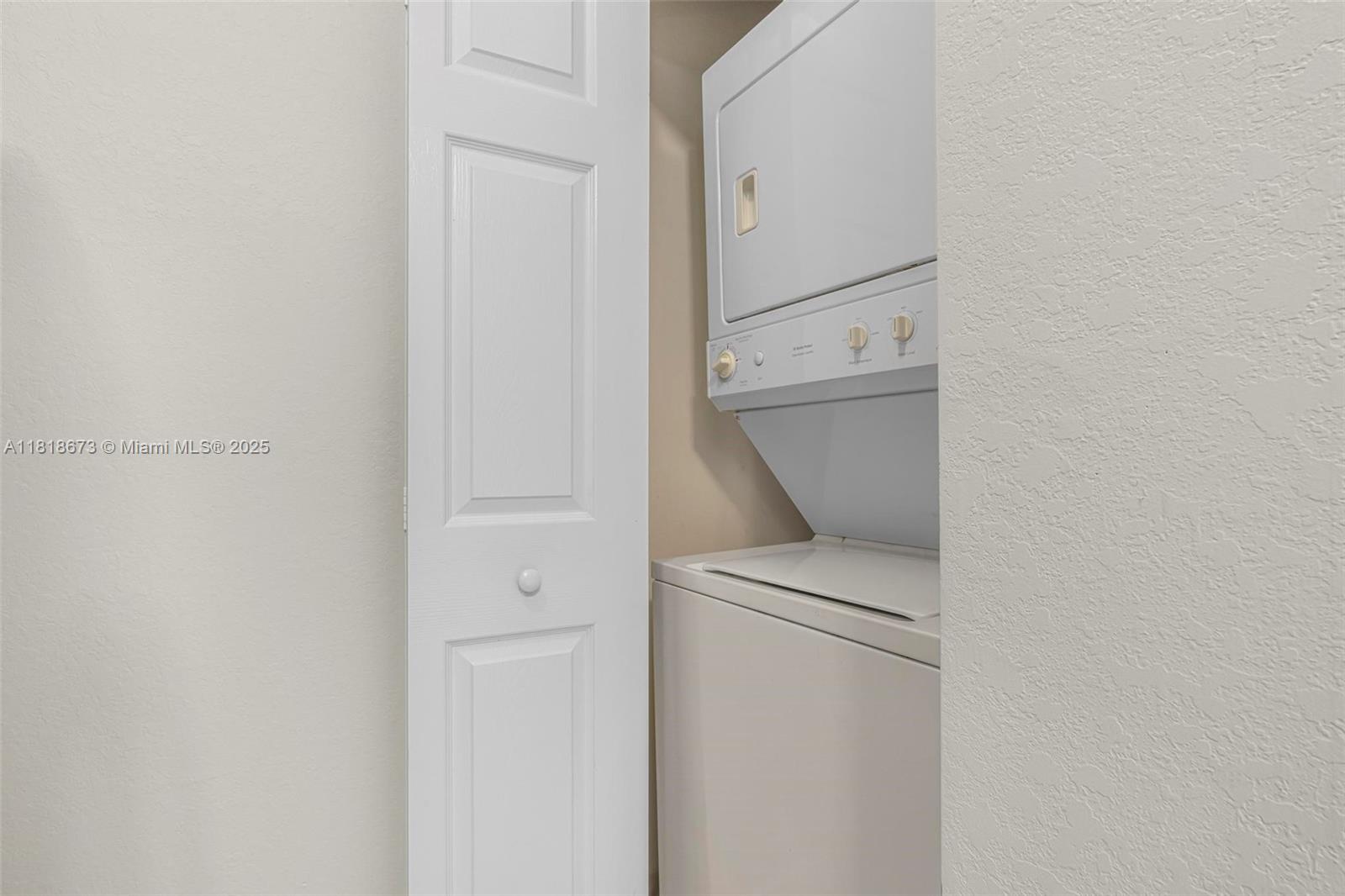 KENDALL COMMONS TOWNHOMES - Residential Lease