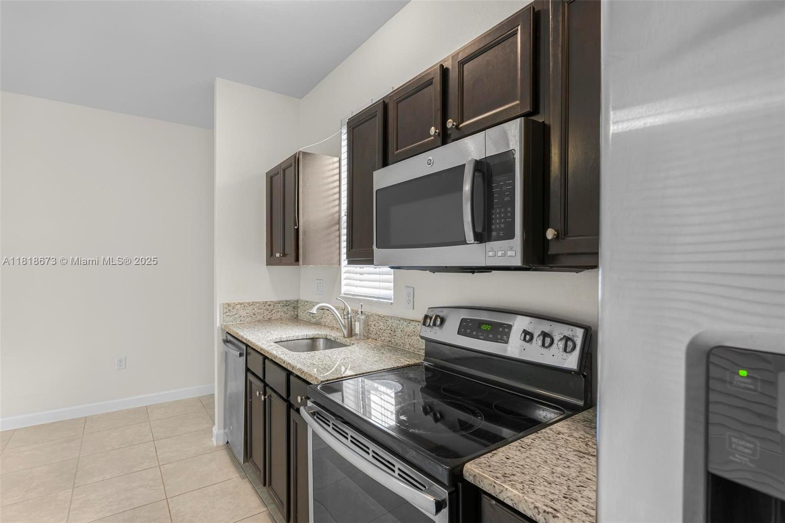 KENDALL COMMONS TOWNHOMES - Residential Lease