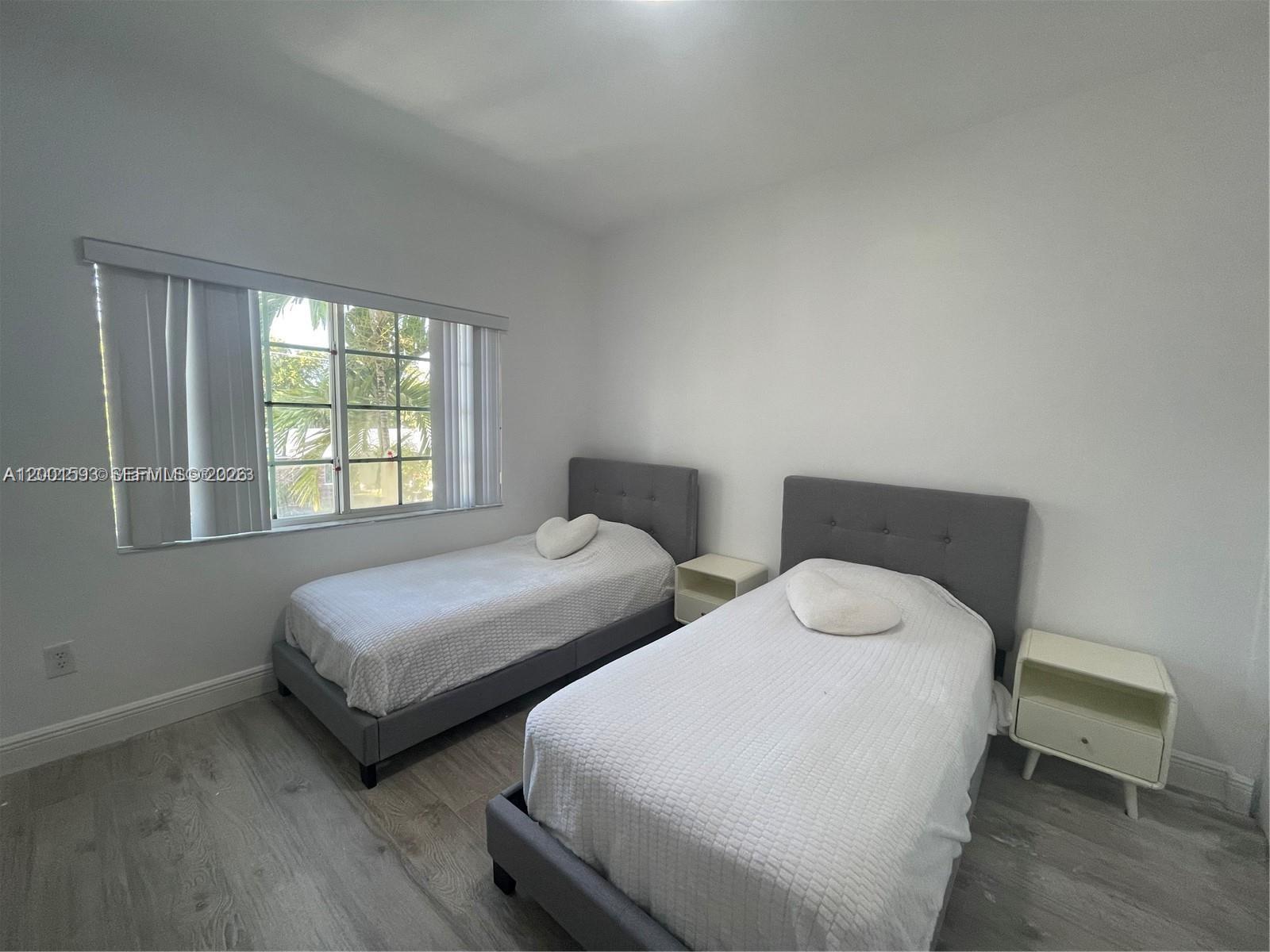 SEACREST ISLES 1 ADD - Residential Income