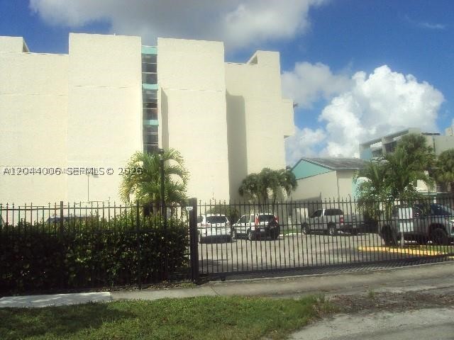 NEWPORT AT LAUDERHILL CON - Residential