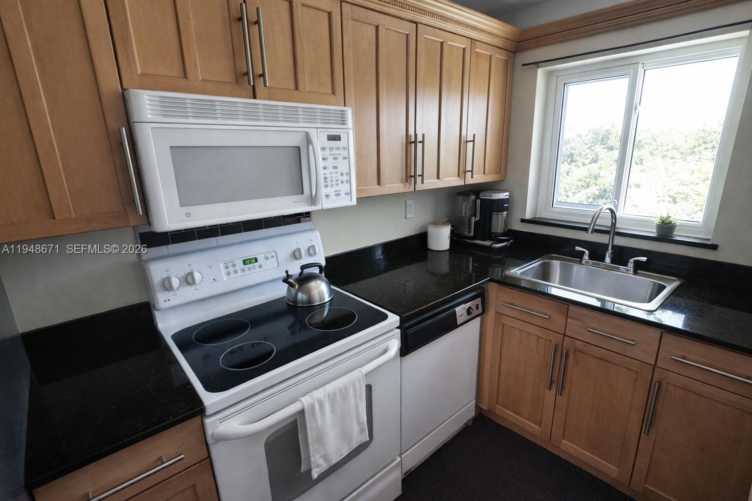 NORTH HAMPTON COURT CONDO - Residential