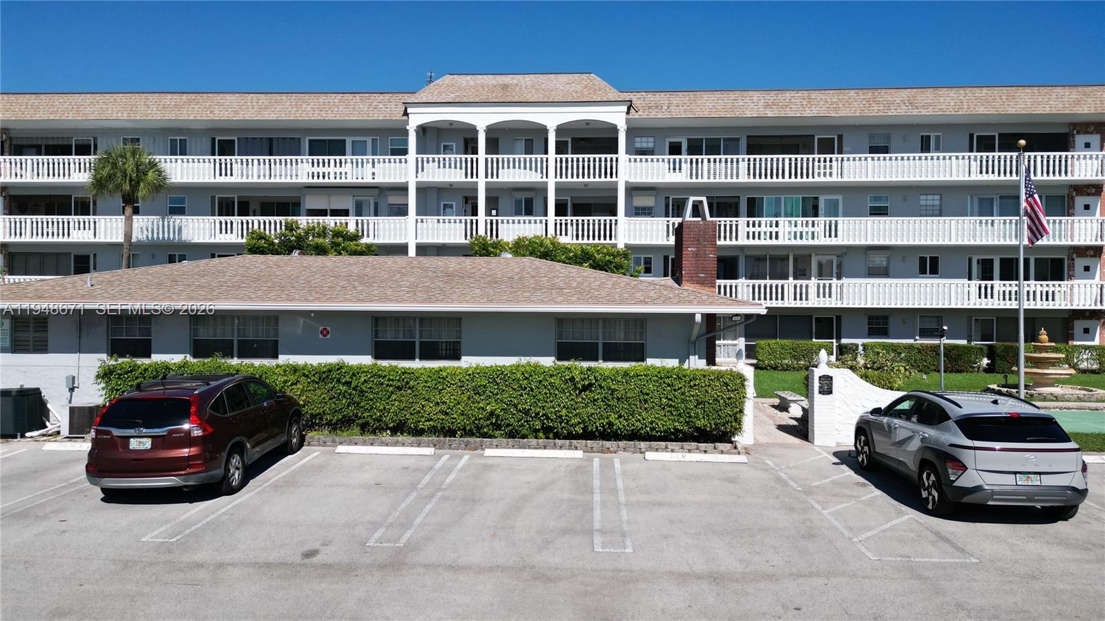 NORTH HAMPTON COURT CONDO - Residential