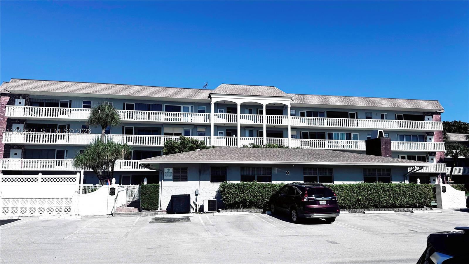 NORTH HAMPTON COURT CONDO - Residential