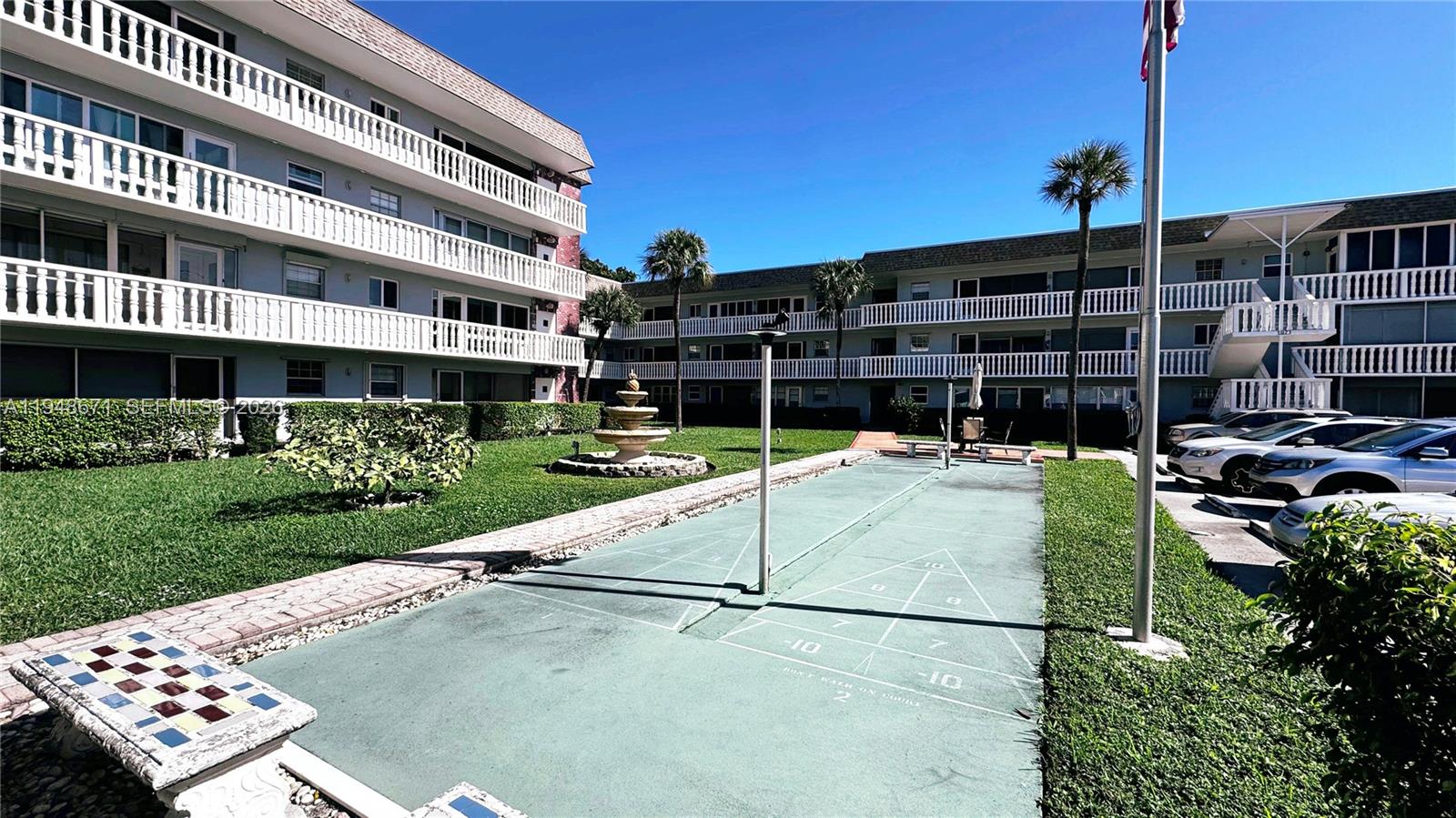 NORTH HAMPTON COURT CONDO - Residential