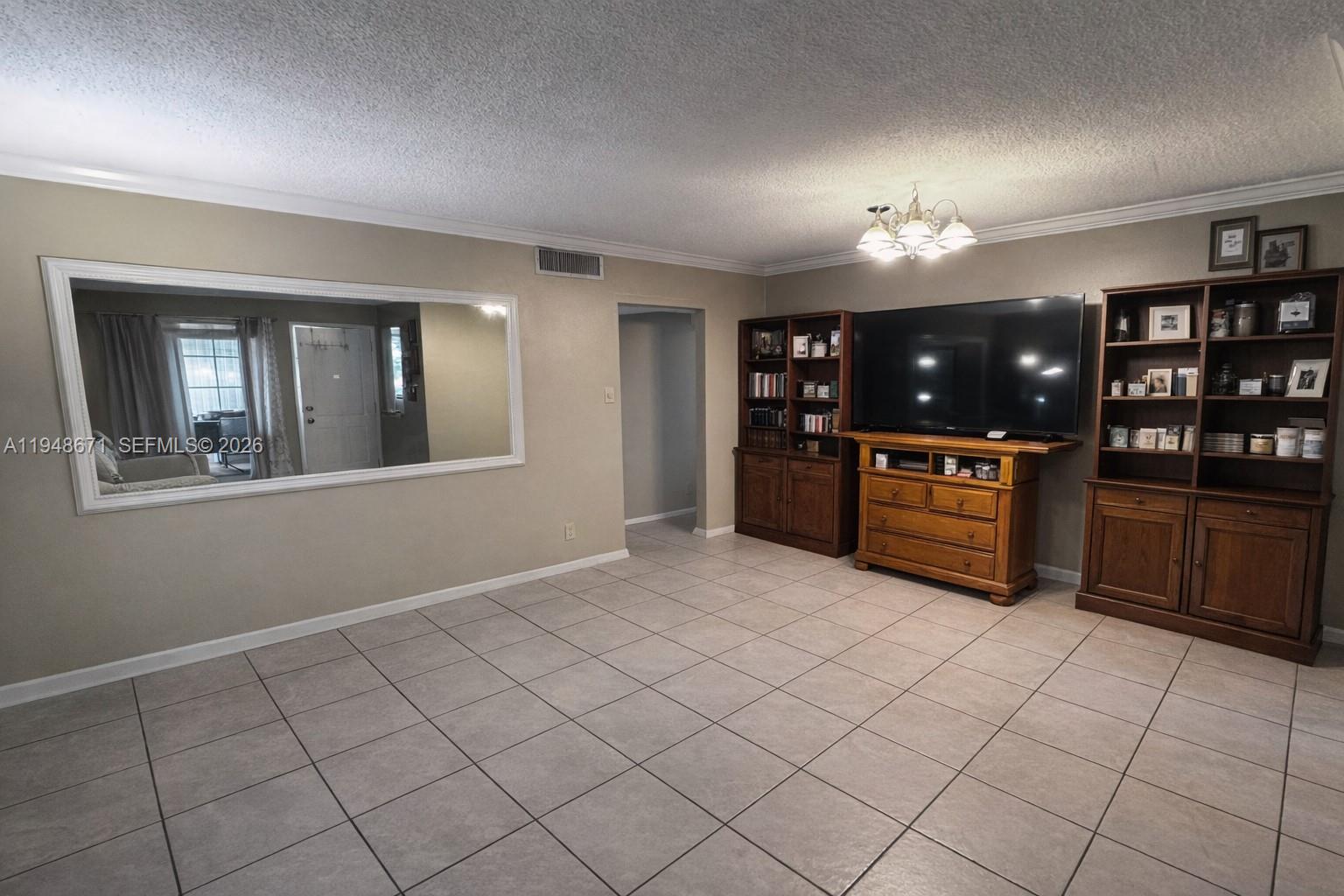NORTH HAMPTON COURT CONDO - Residential