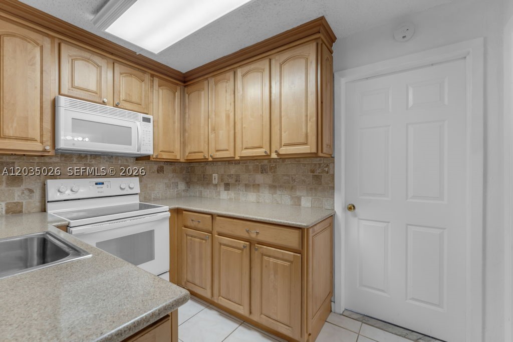 SPANISH TRACE CONDO - Residential Lease