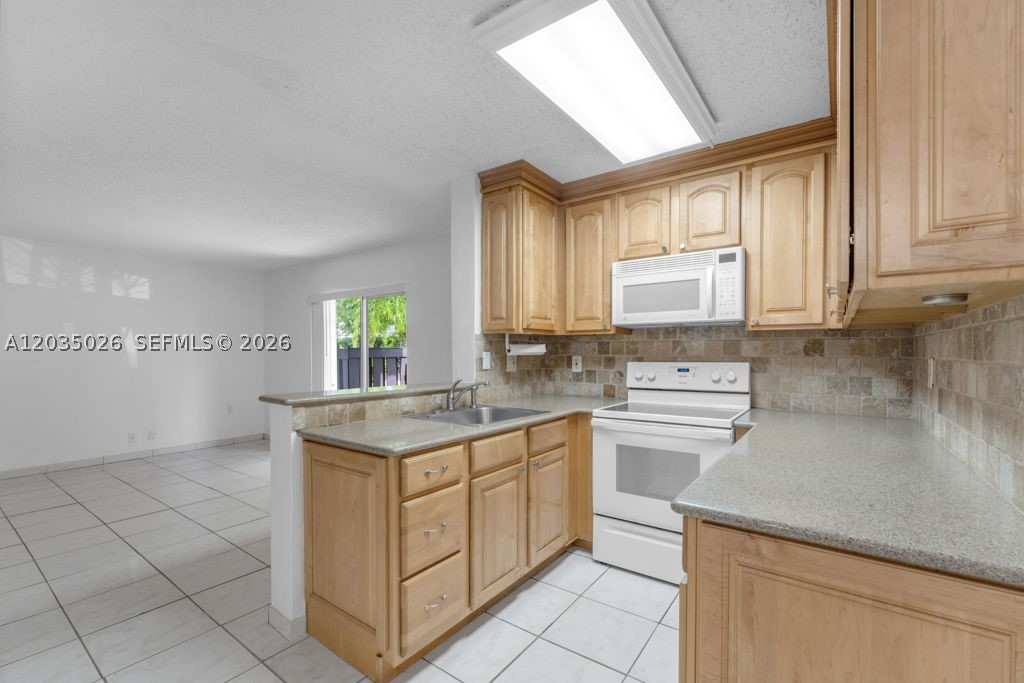 SPANISH TRACE CONDO - Residential Lease
