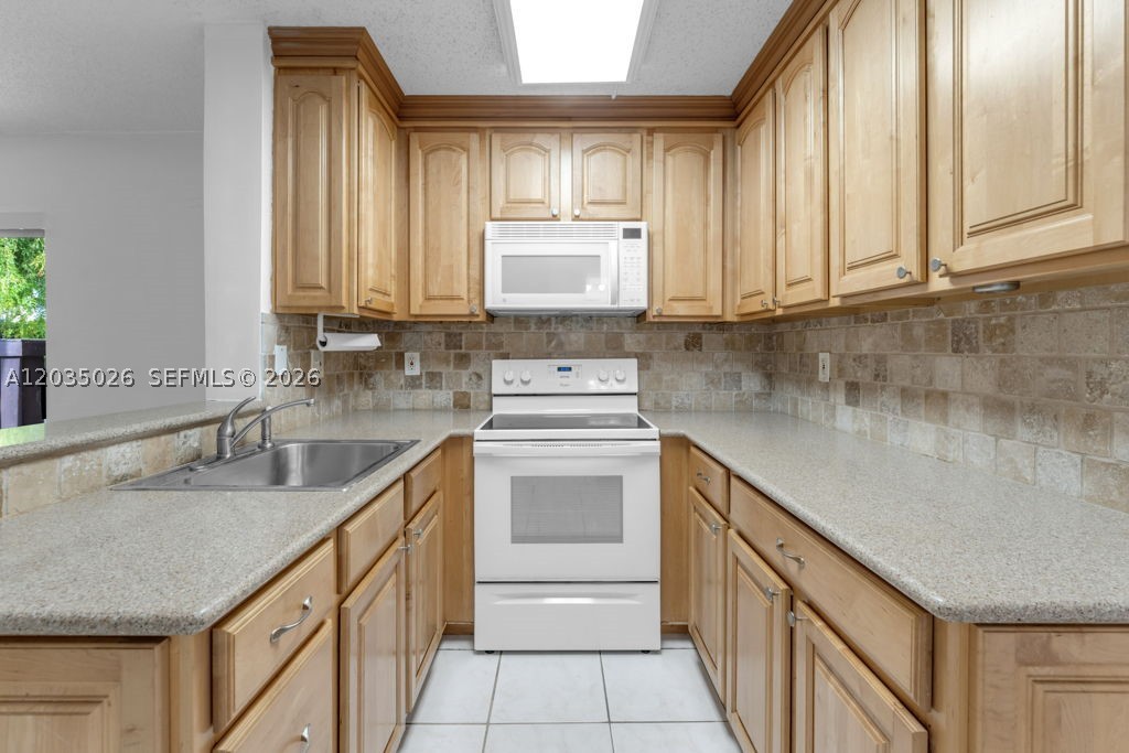SPANISH TRACE CONDO - Residential Lease