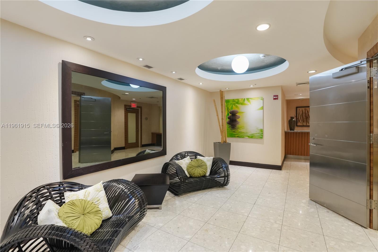 VIZCAYNE SOUTH CONDO - Residential