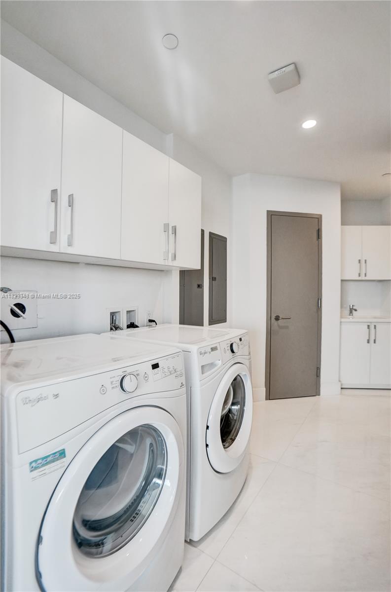 18555 COLLINS AVENUE COND - Residential
