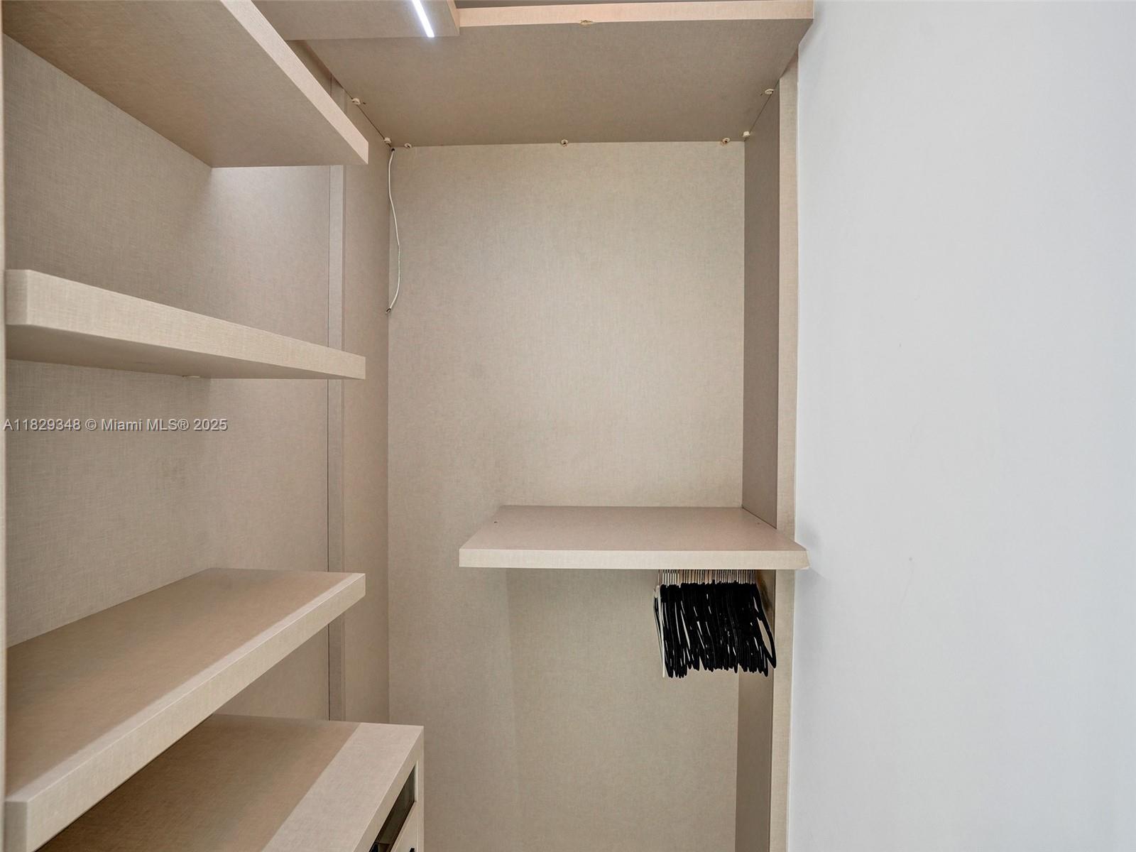 18555 COLLINS AVENUE COND - Residential