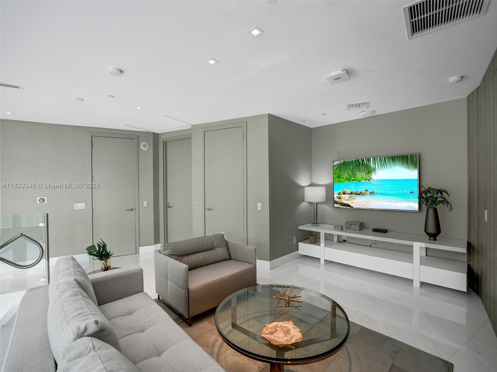 18555 COLLINS AVENUE COND - Residential