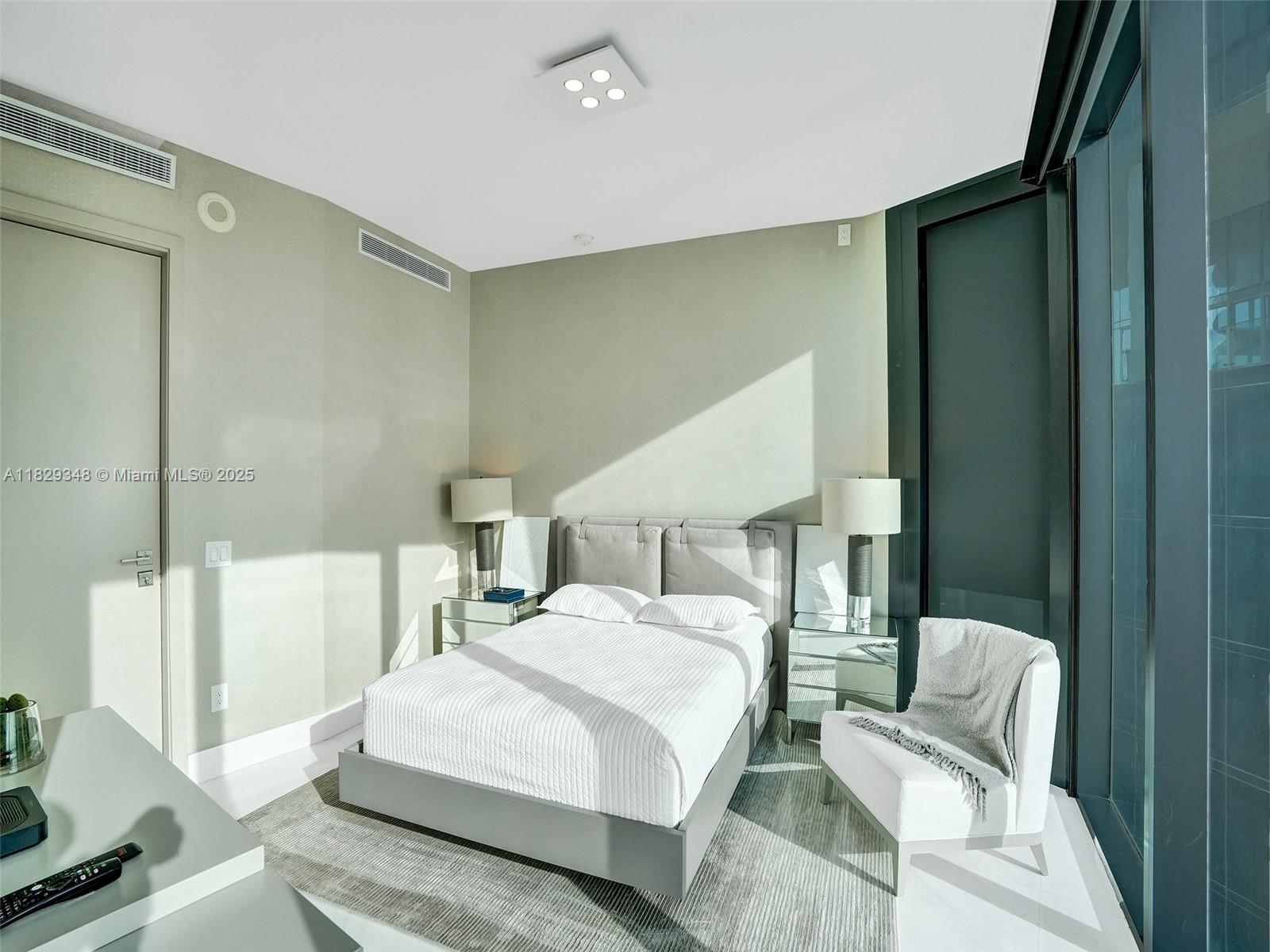 18555 COLLINS AVENUE COND - Residential