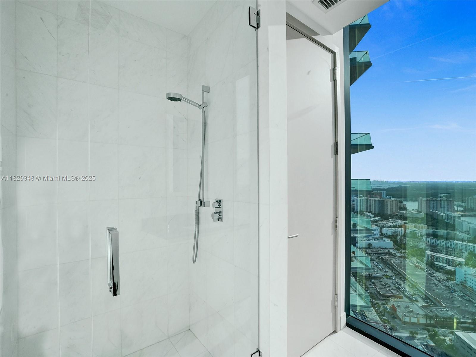 18555 COLLINS AVENUE COND - Residential