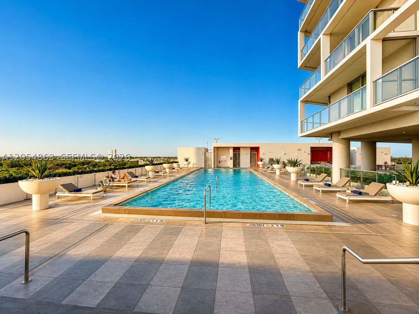 METROPICA NORTH TOWER ONE - Residential