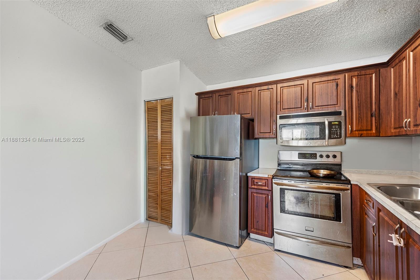 LAKEWOOD AT EMERALD HILLS - Residential