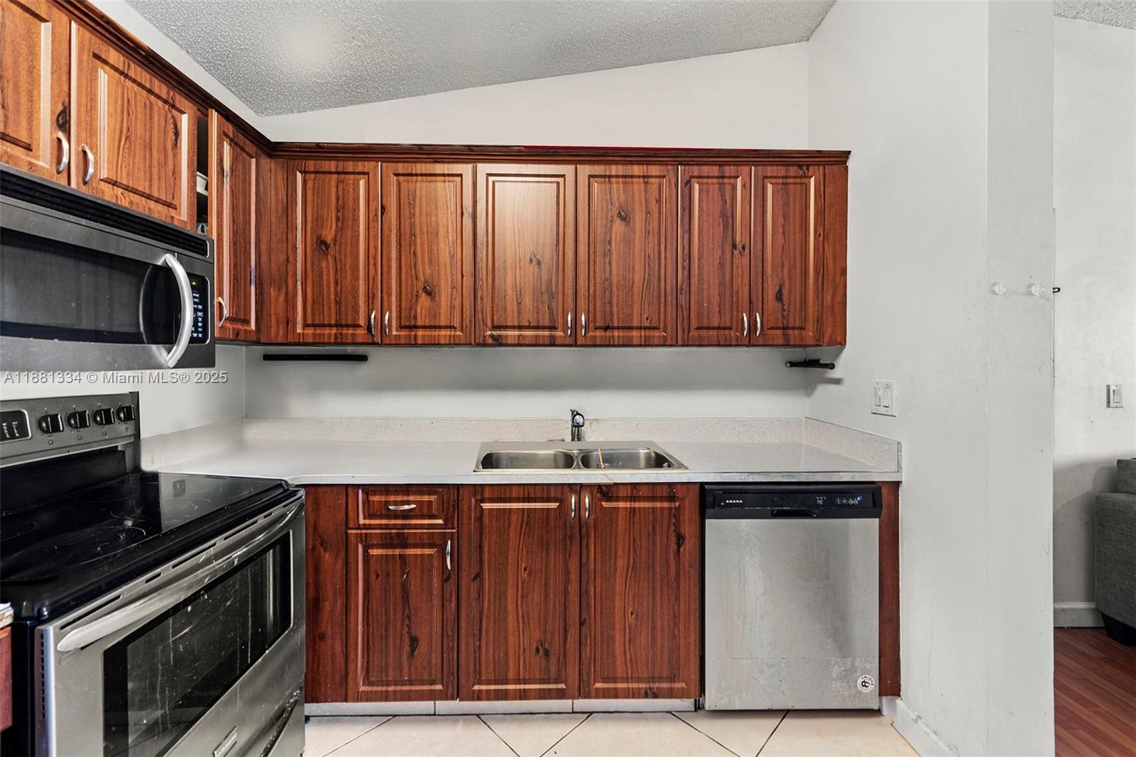 LAKEWOOD AT EMERALD HILLS - Residential