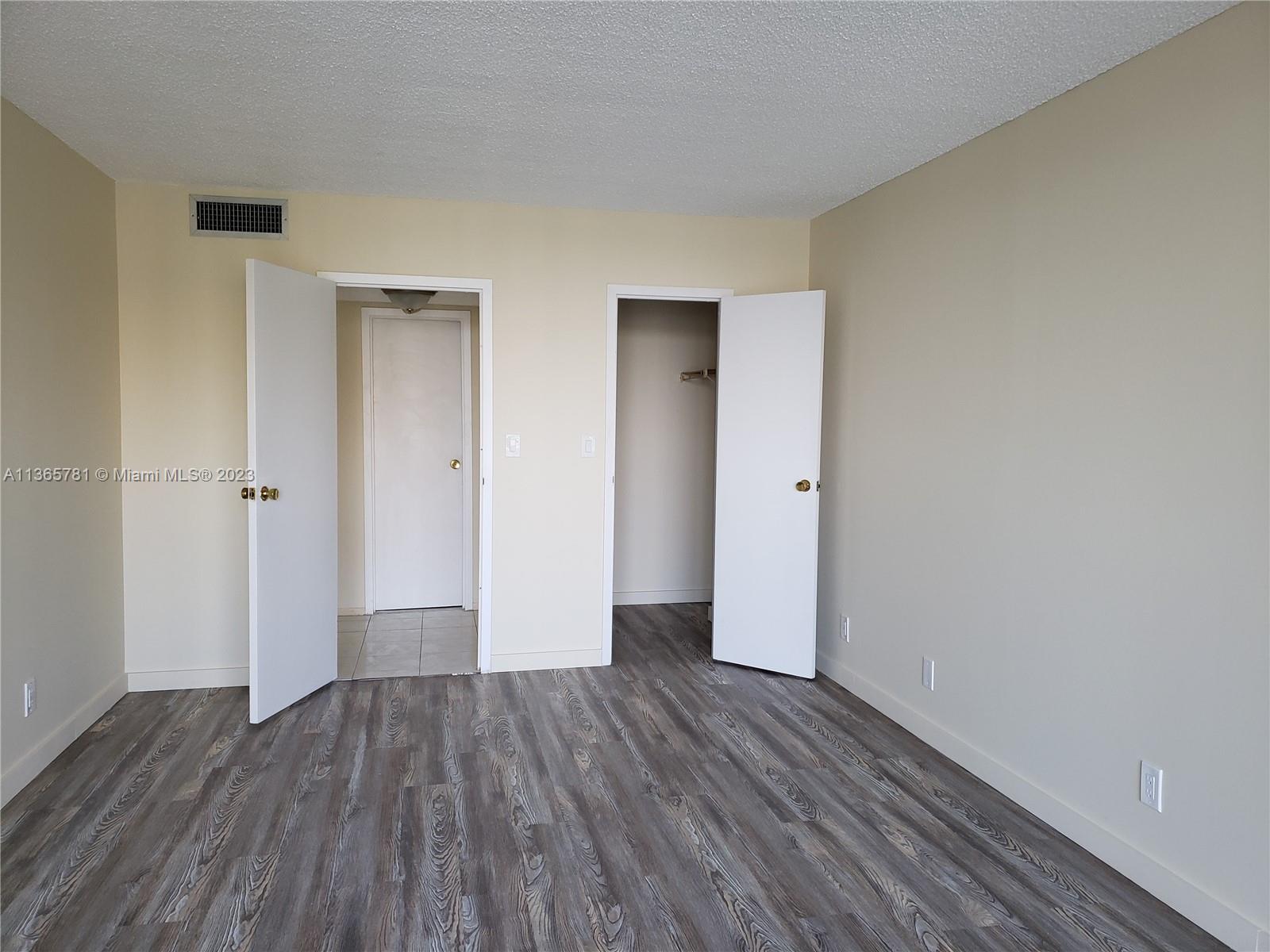 DE SOTO PARK CONDO - Residential