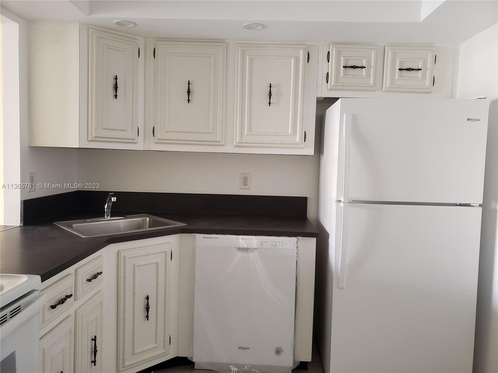 DE SOTO PARK CONDO - Residential