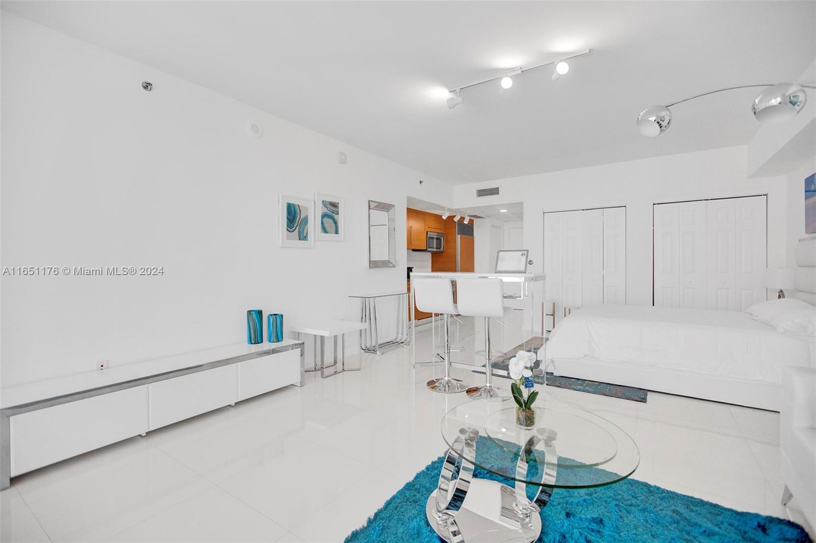 ICONBRICKELL CONDO NO 1 - Residential Lease