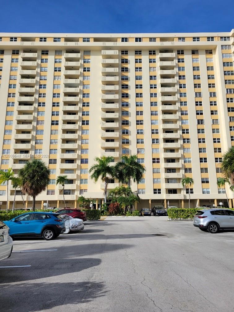 PLAZA TOWERS NORTH CONDO - Residential