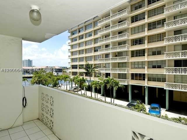 PLAZA TOWERS NORTH CONDO - Residential