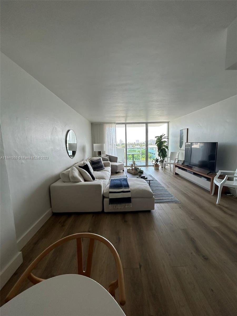 Spacious and fully furnished 1 bedroom/1 bathroom available for rent ASAP for 6 months (with flexibility to extend).  This unit is renovated and equipped with a washer/dryer in unit, walk-in closet and balcony. The Mirador is a full amenity building and includes a state-of-the-art gym. Walking distance to Whole Foods, Trader Joes, great restaurants and parks/beaches. Rent includes cable & internet and Valet parking is available at $85 per month. Easy to show!