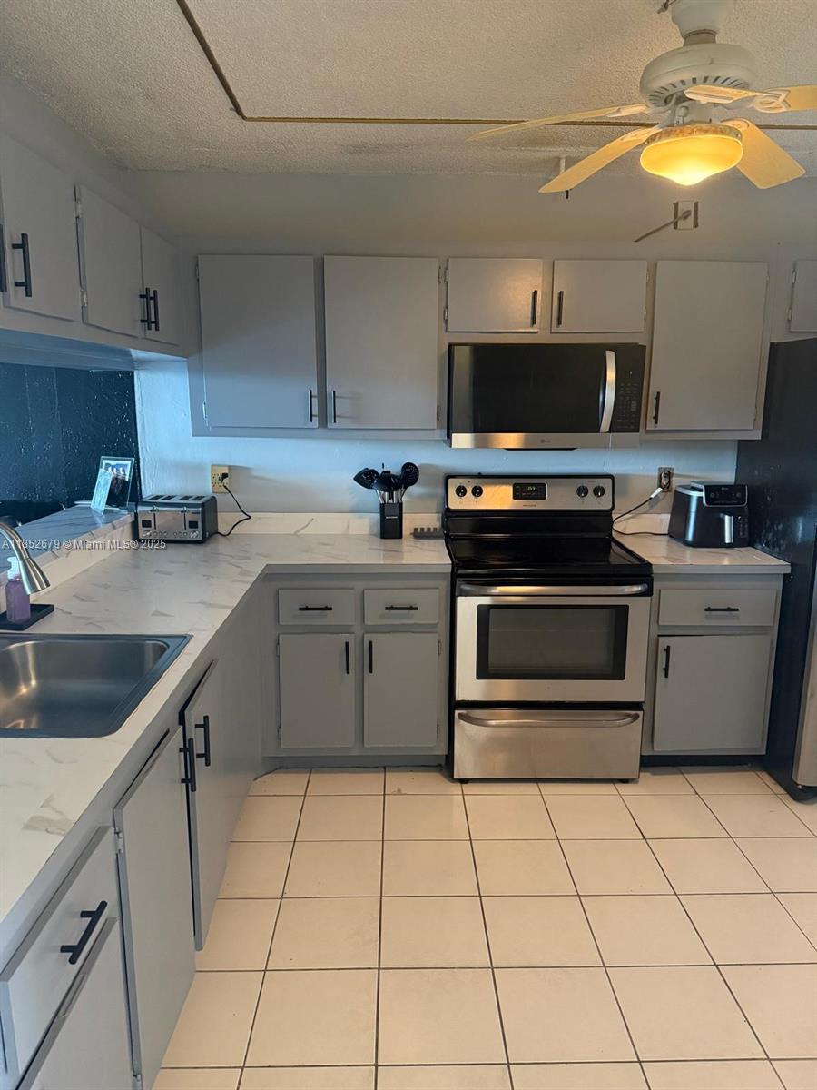 EATON AT HAMPTONS WEST CO - Residential