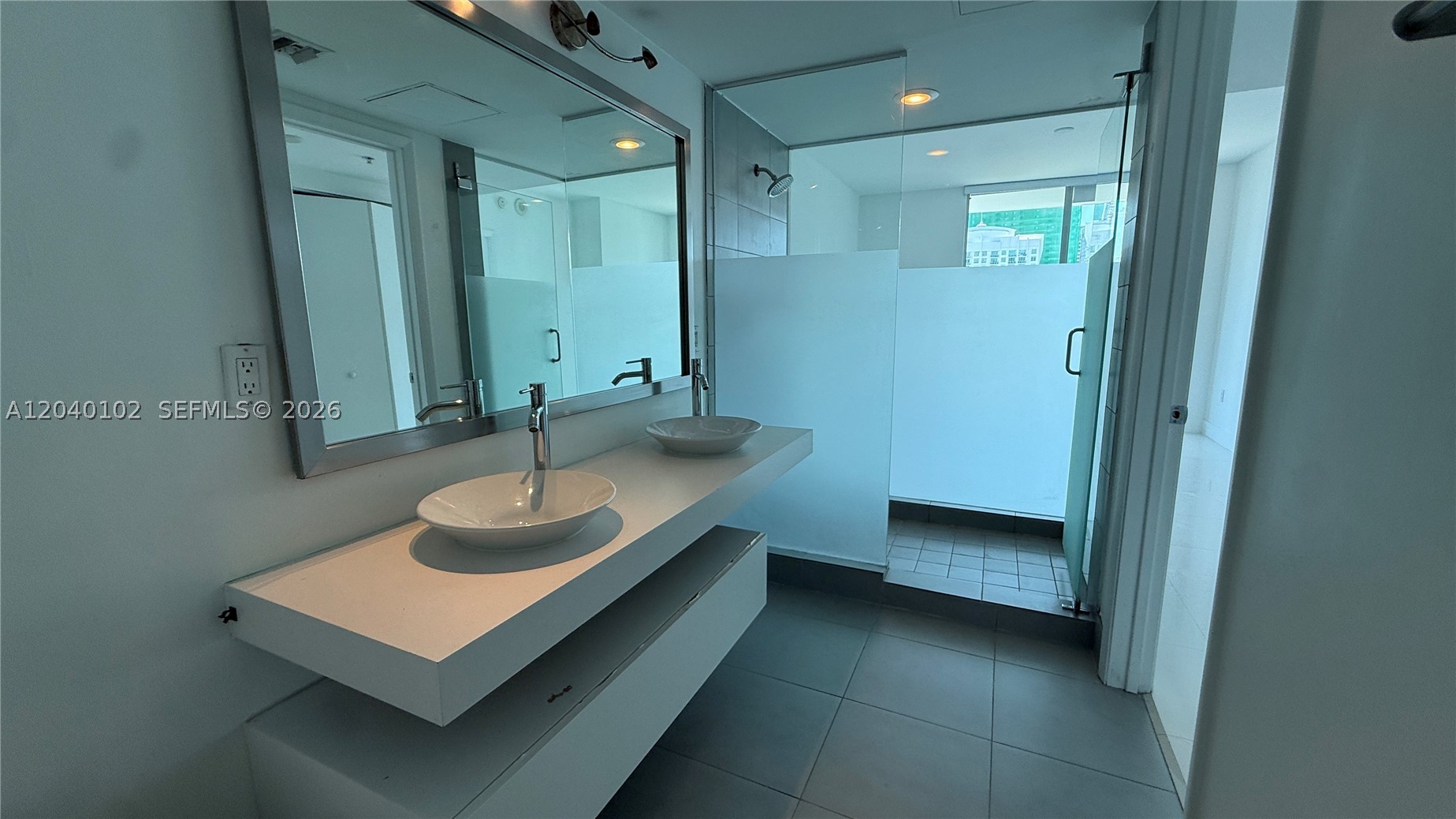 MINT Condominium - Residential