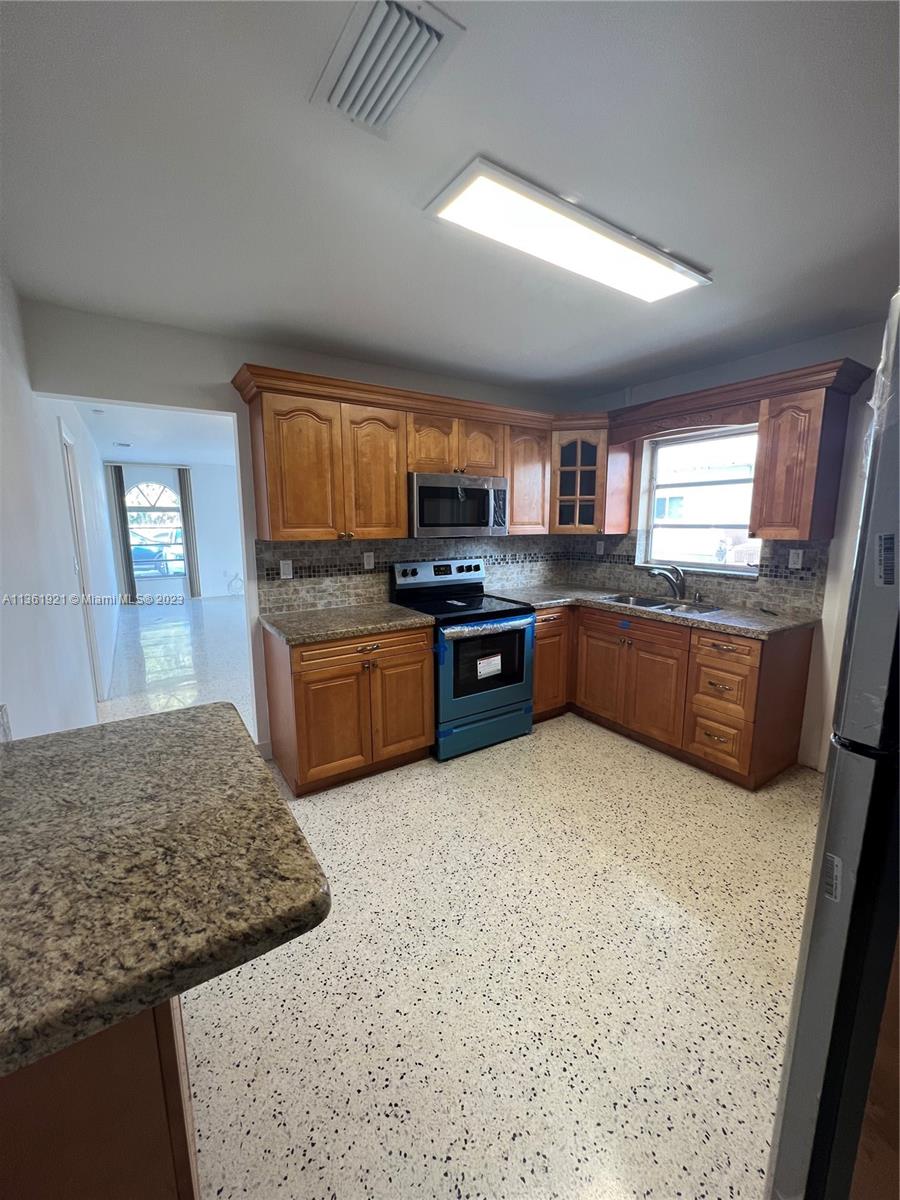 Front unit 2/1 with new central a/c 2021, just polished  terrazzo flooring, spacious kitchen with granite countertops and new SS Appliances . Perfectly located near Miami Int Airport and downtown, Wynwood, and Brickell entertainment. Just off of the 27th ST exit on 836 Hwy. Hurricane impact windows have been ordered and will be installed soon!! Friendly and peaceful neighborhood.