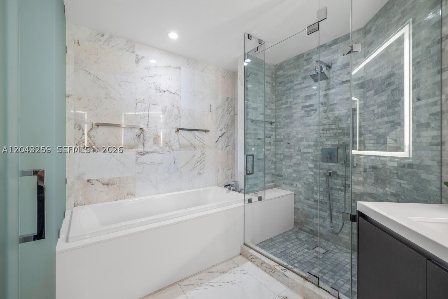 PARAMOUNT MIAMI WORLDCENT - Residential