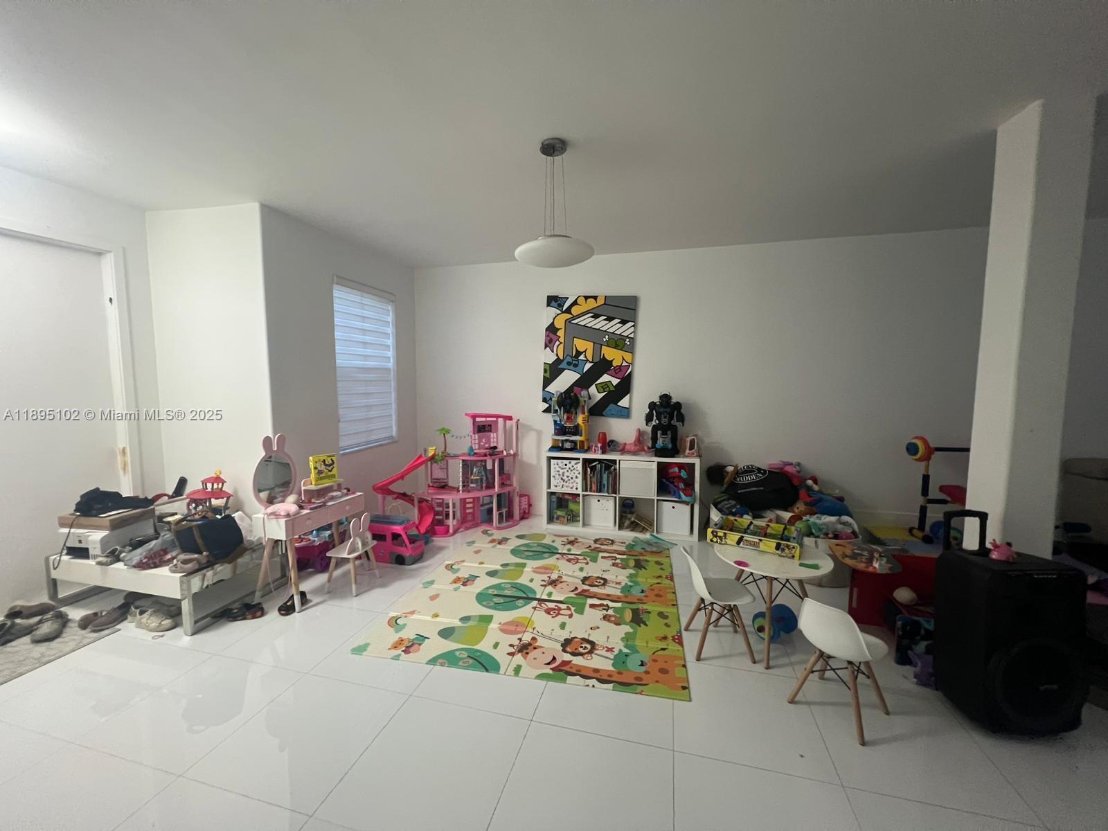 ISLANDS AT DORAL NORTHWES - Residential