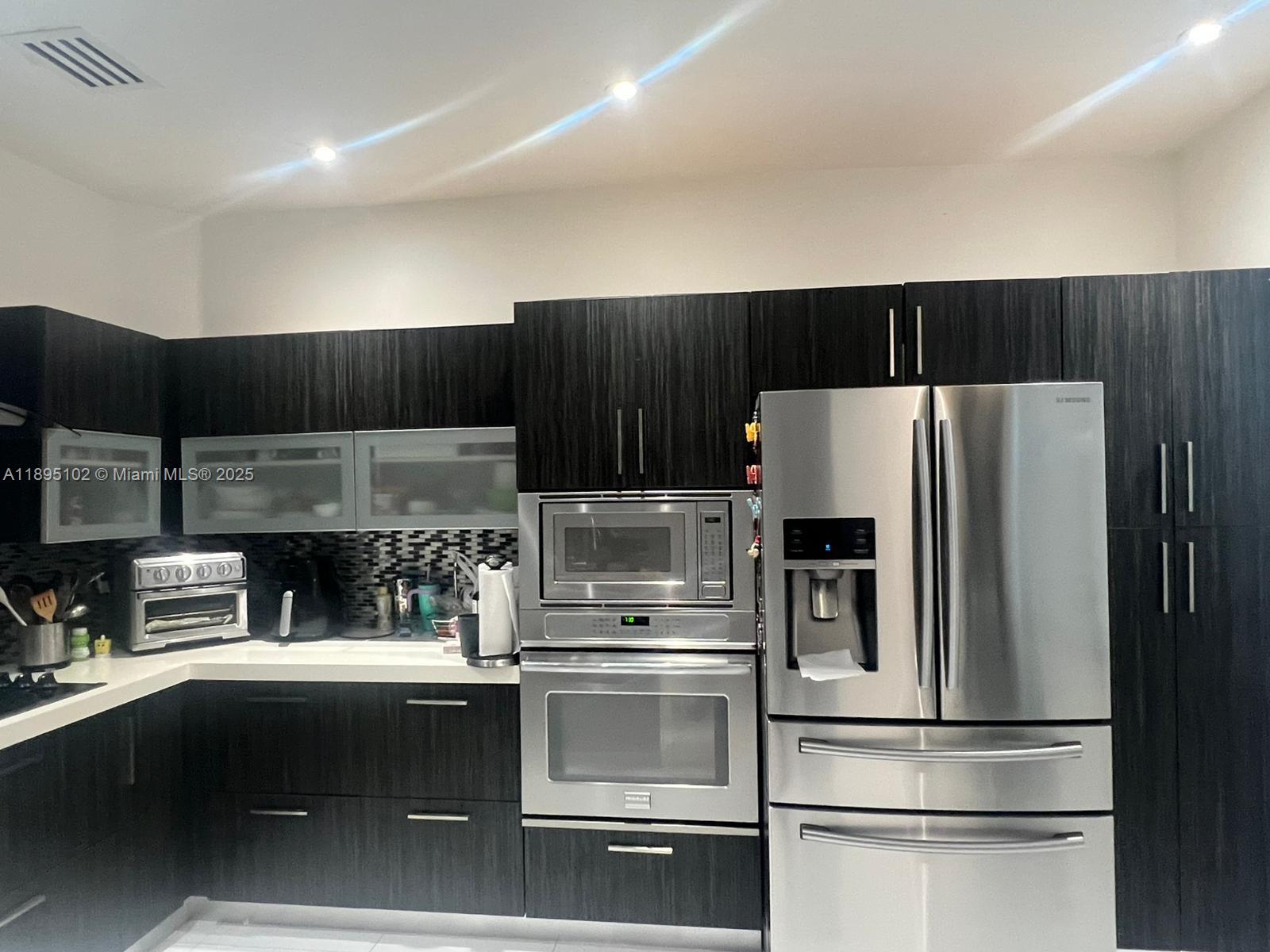 ISLANDS AT DORAL NORTHWES - Residential