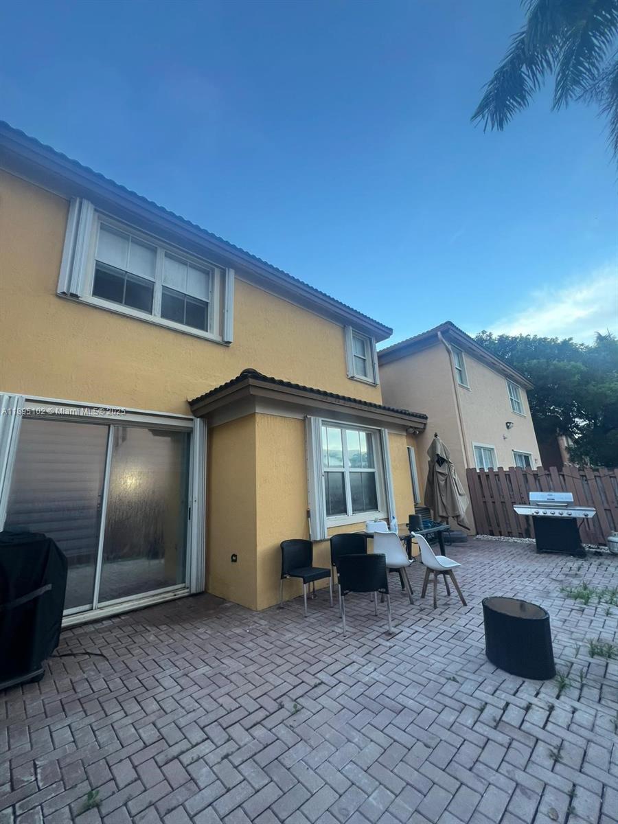 ISLANDS AT DORAL NORTHWES - Residential