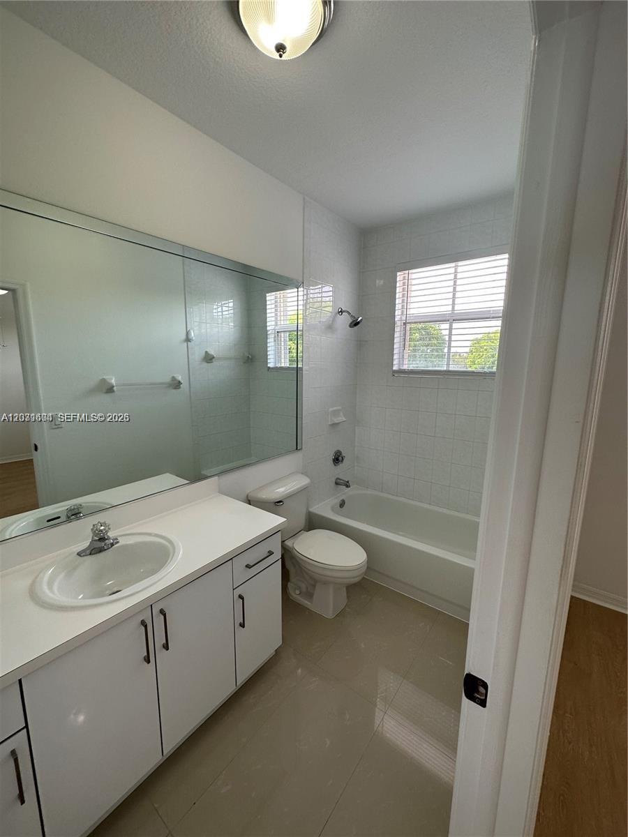 HAWKSNEST 1ST ADDN - Residential Lease