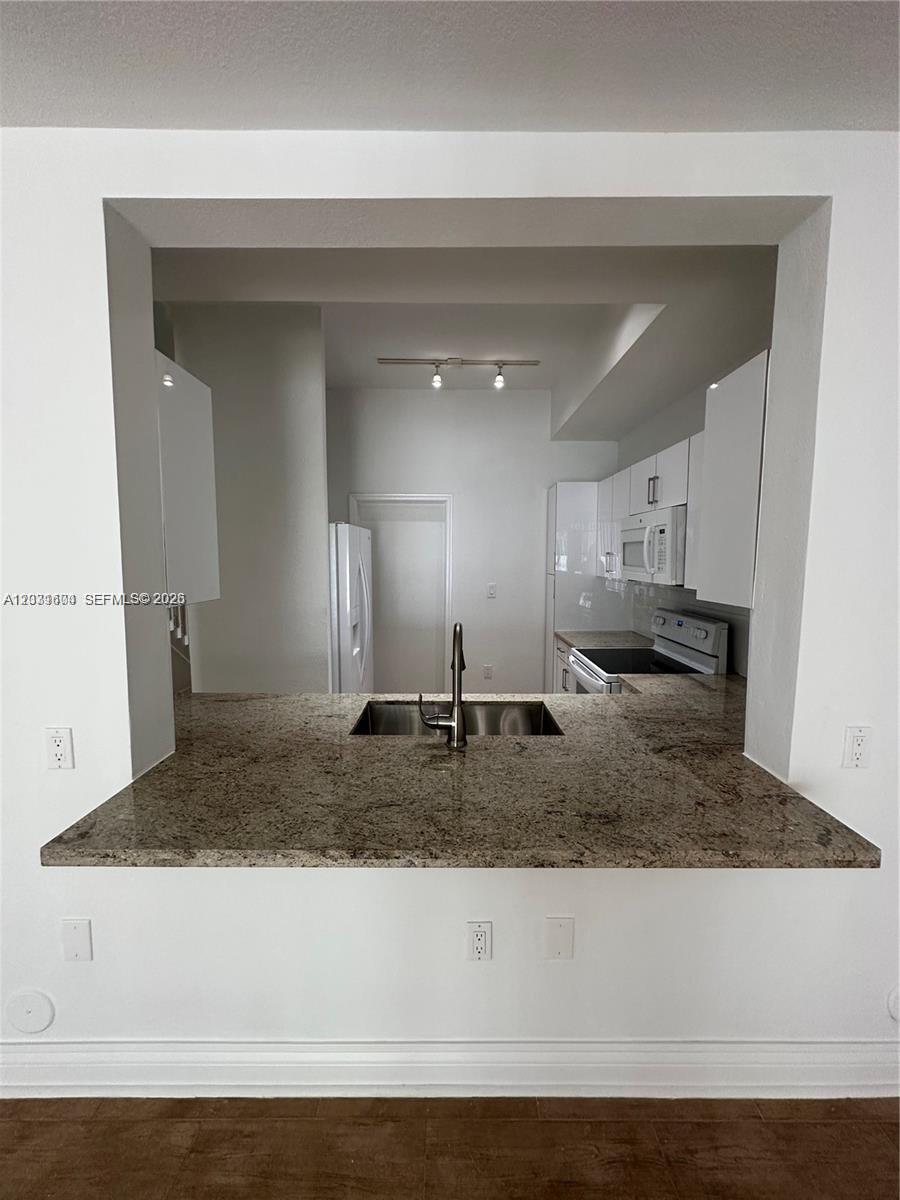 HAWKSNEST 1ST ADDN - Residential Lease