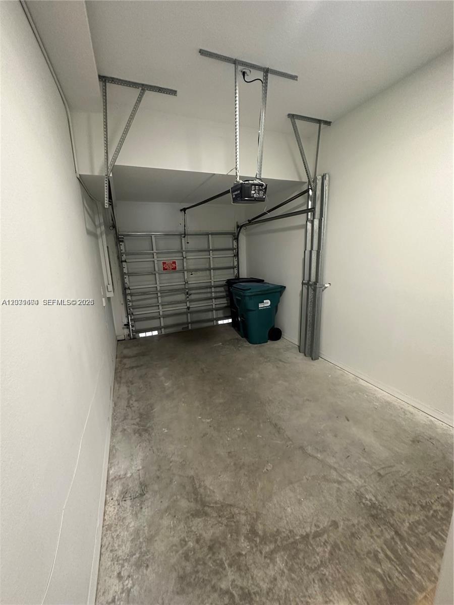 HAWKSNEST 1ST ADDN - Residential Lease