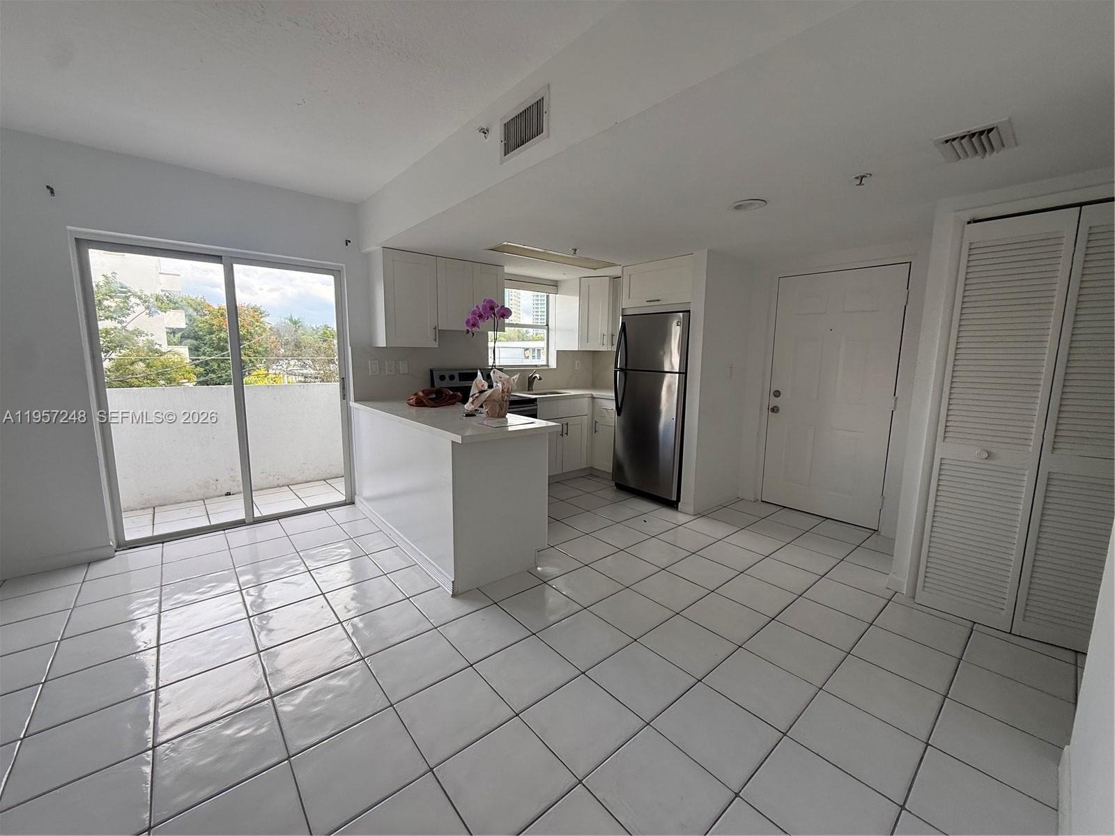 GROVE PALMS I CONDO - Residential