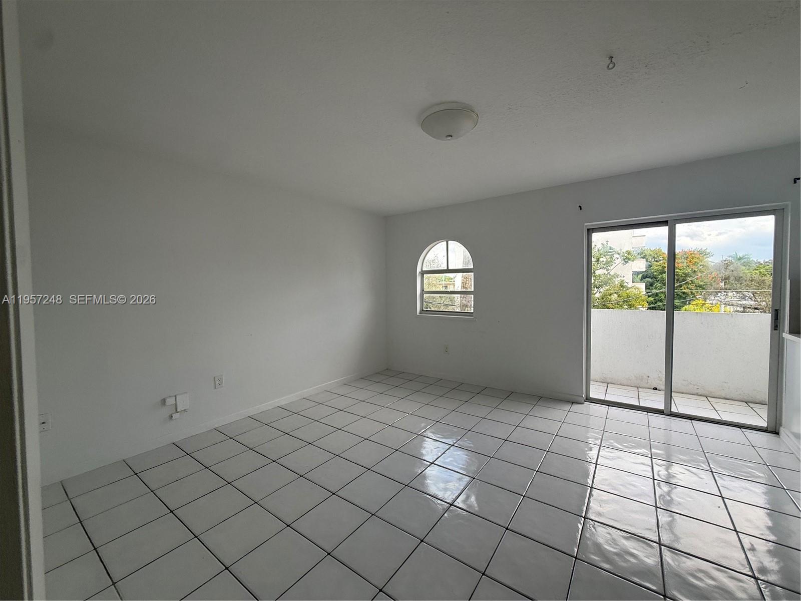 GROVE PALMS I CONDO - Residential