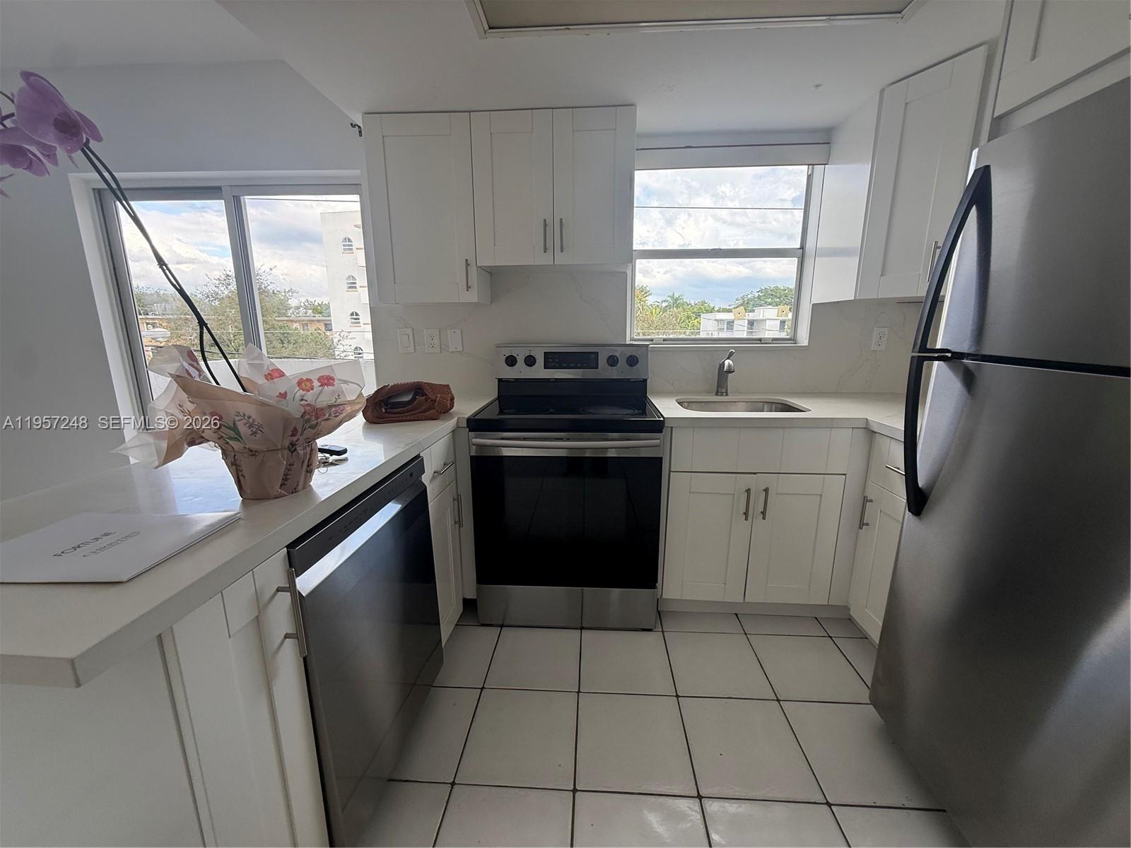 GROVE PALMS I CONDO - Residential
