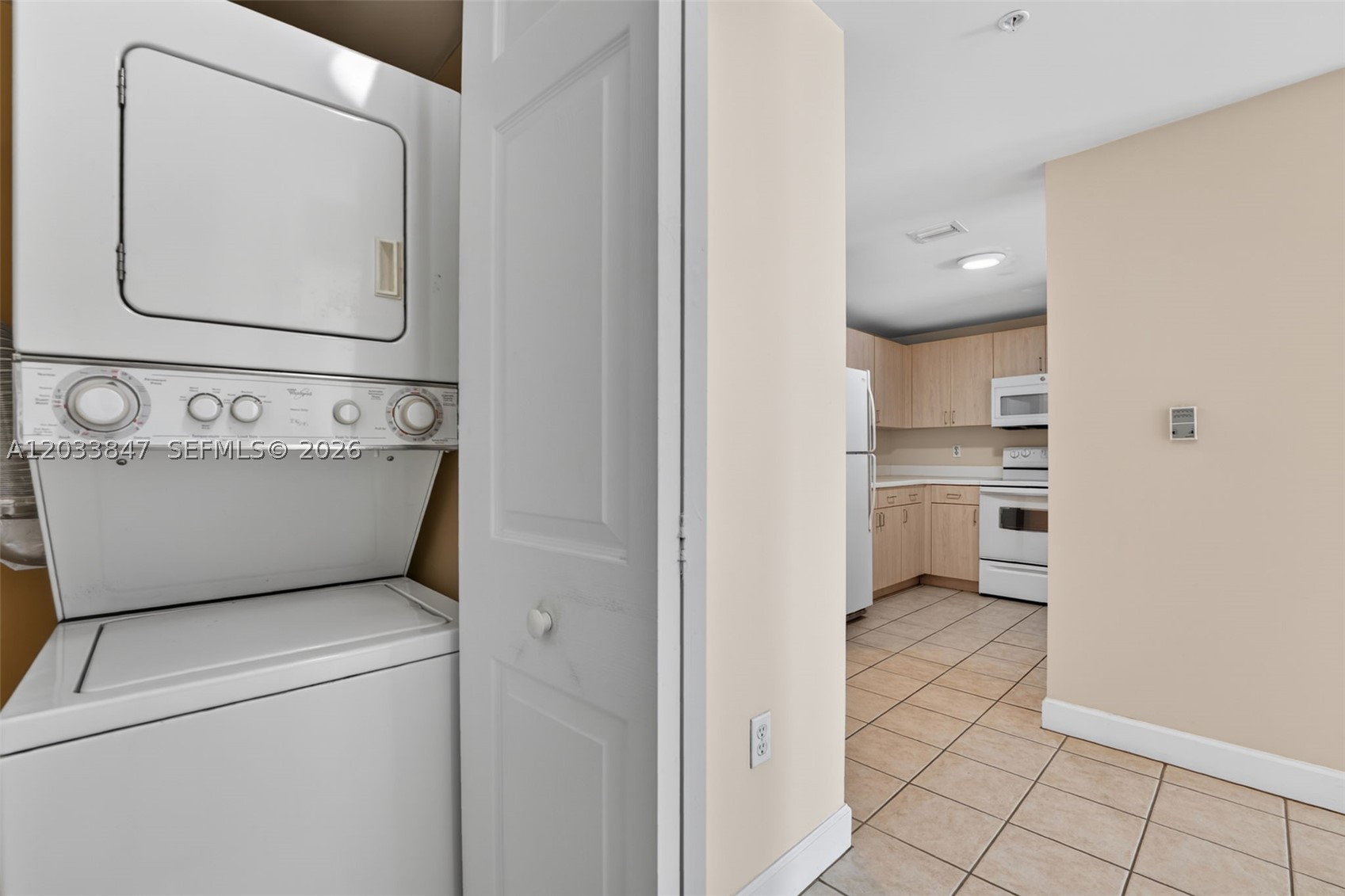 DOUGLAS GRAND CONDO - Residential Lease