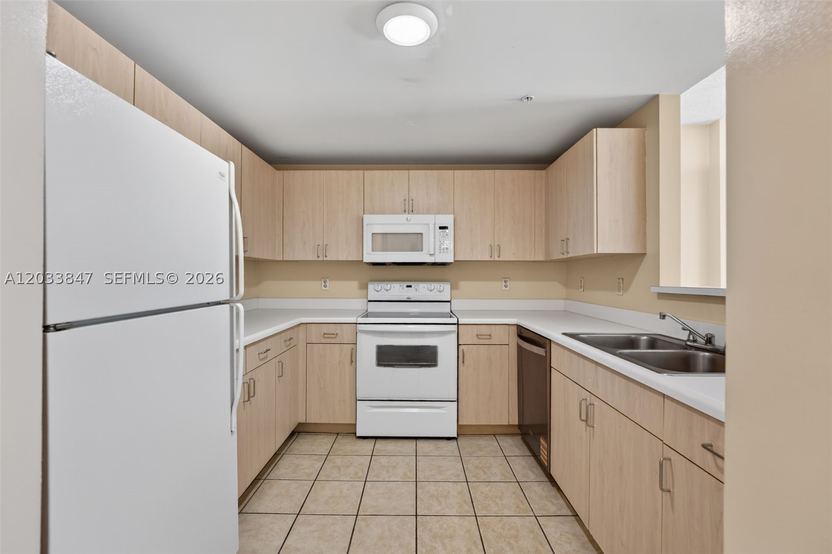 DOUGLAS GRAND CONDO - Residential Lease