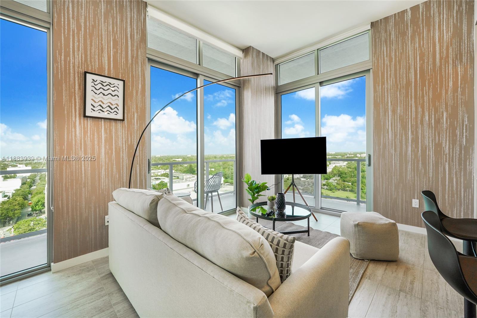 QUADRO CONDO - Residential
