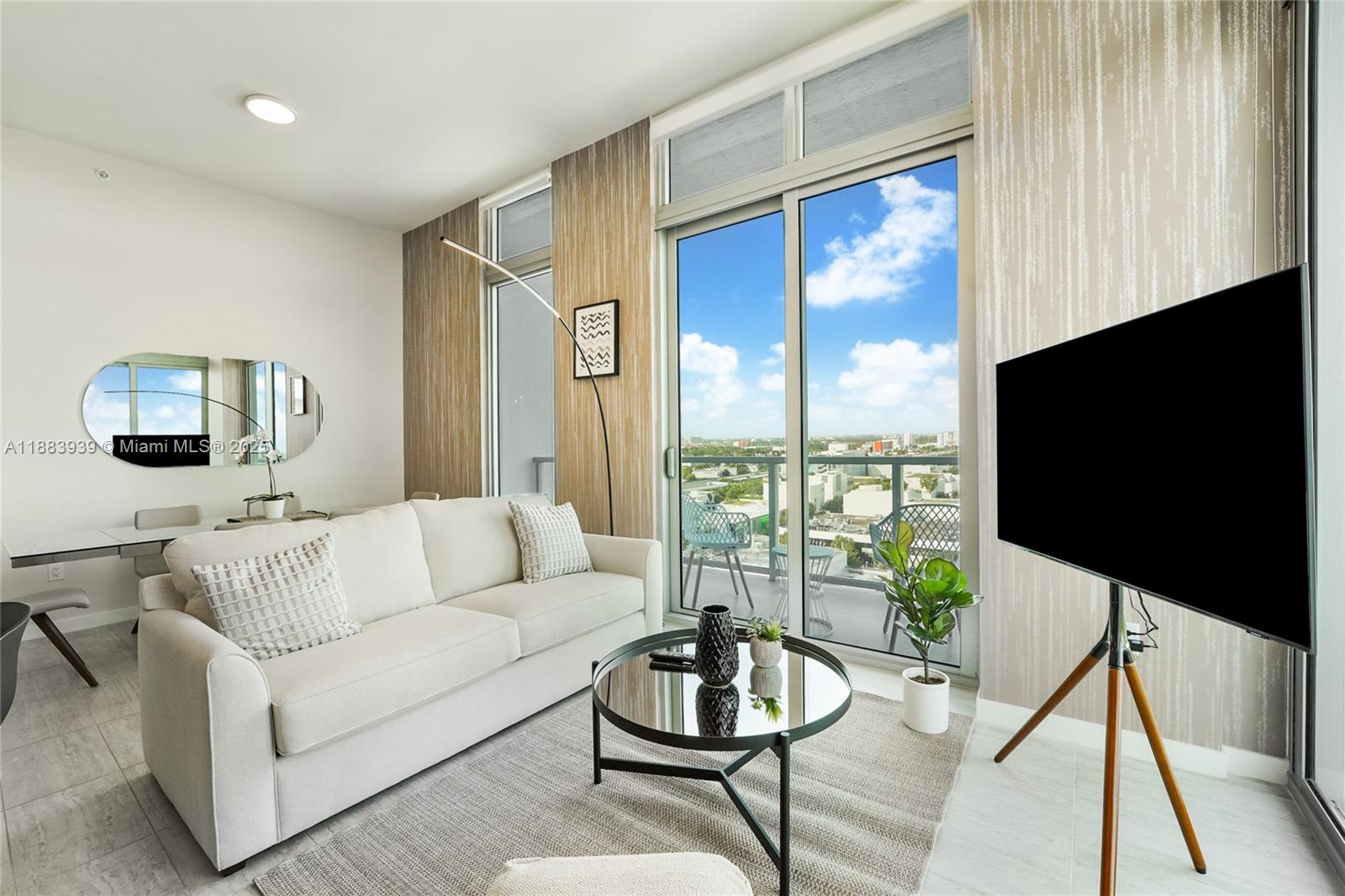 QUADRO CONDO - Residential