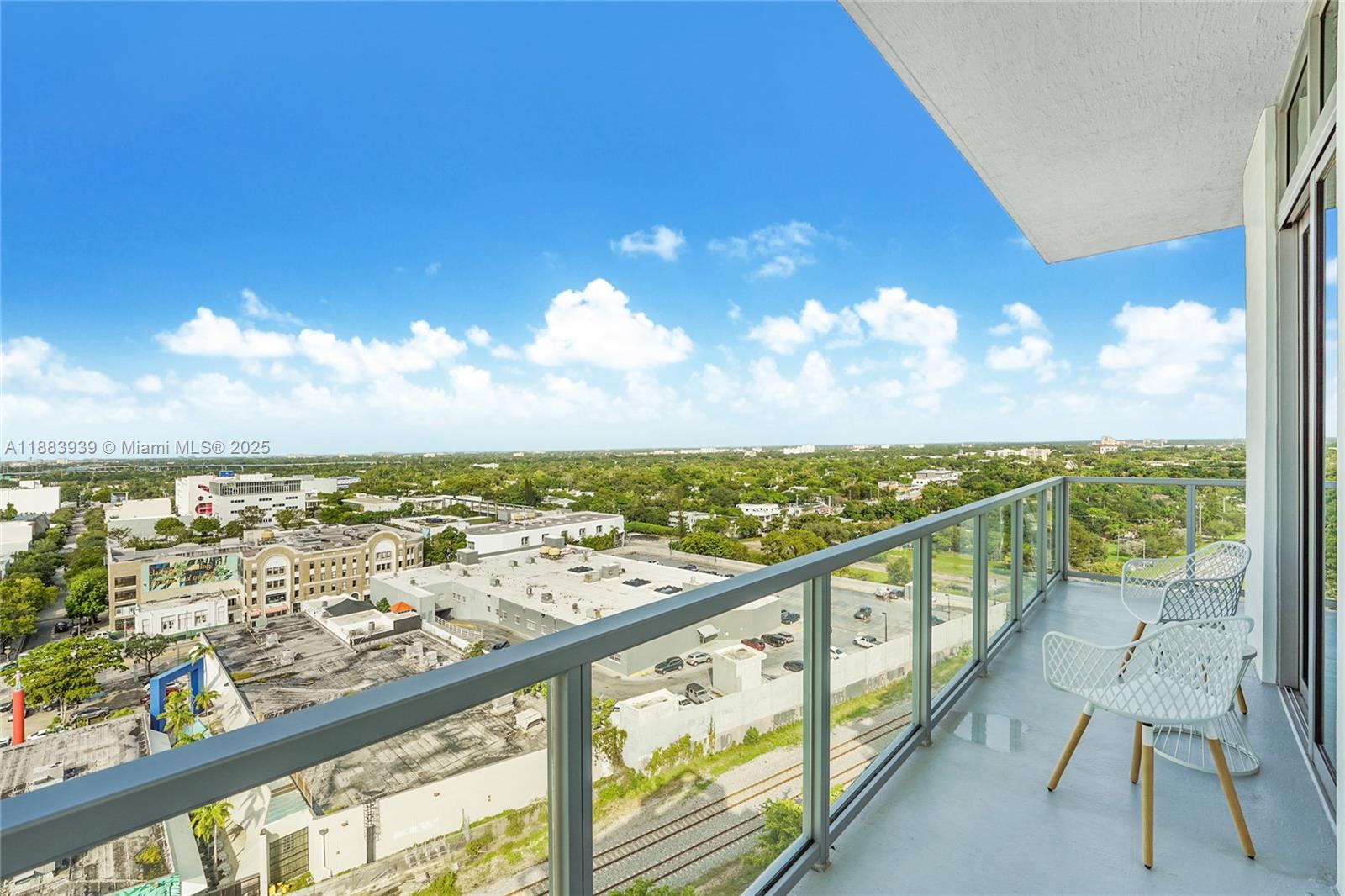 QUADRO CONDO - Residential