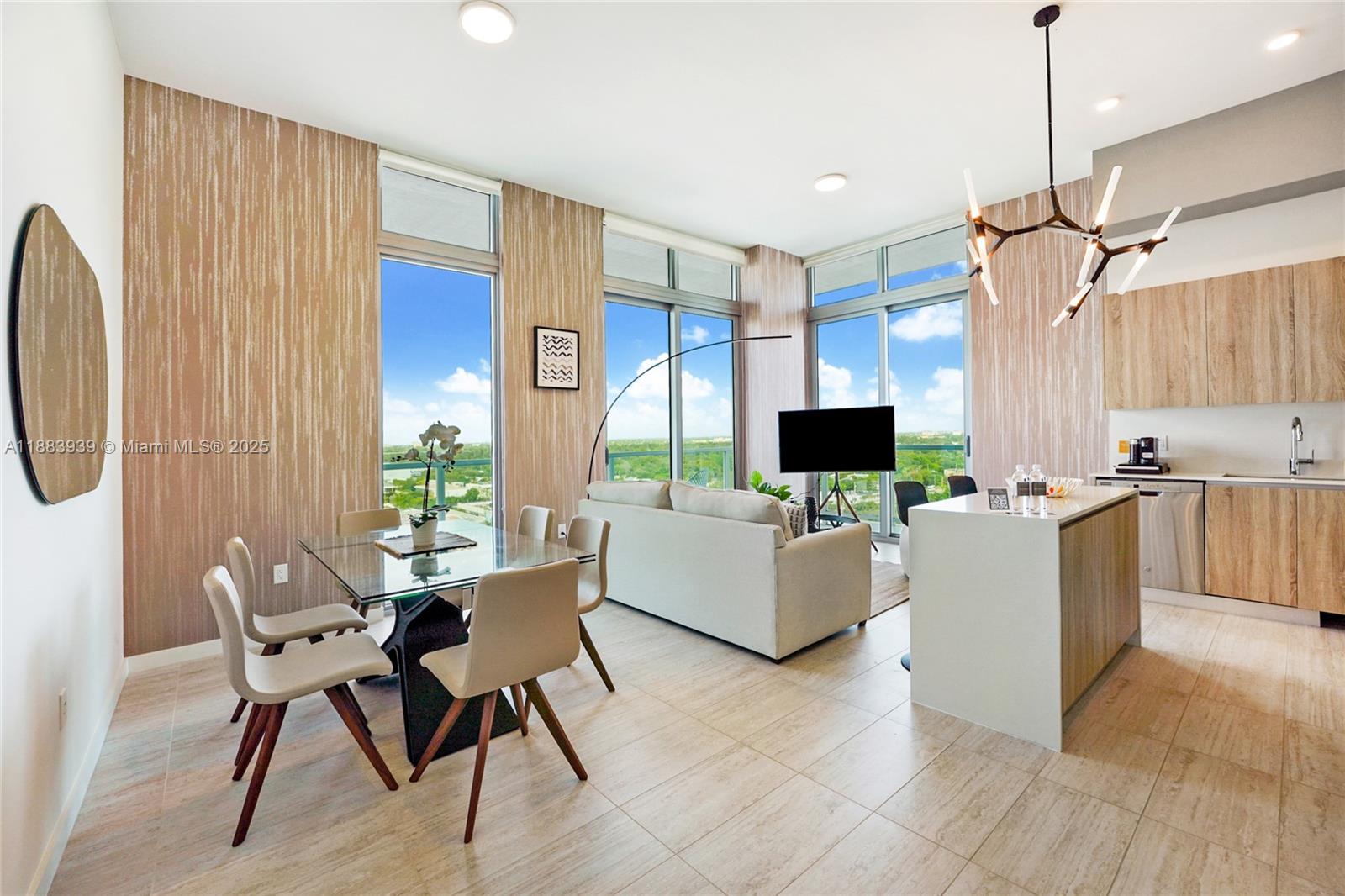 QUADRO CONDO - Residential