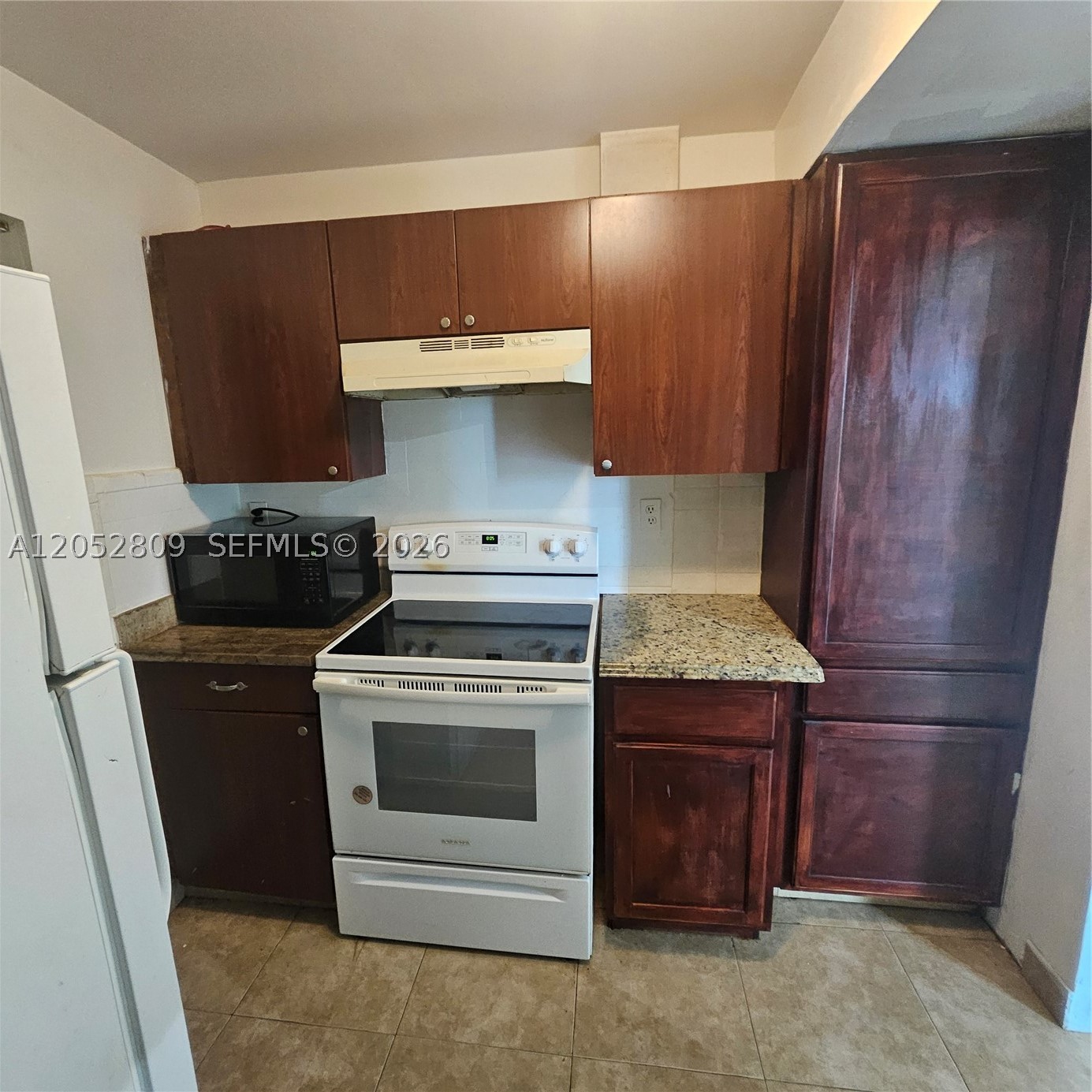 INTERNATIONAL PARK CONDO - Residential