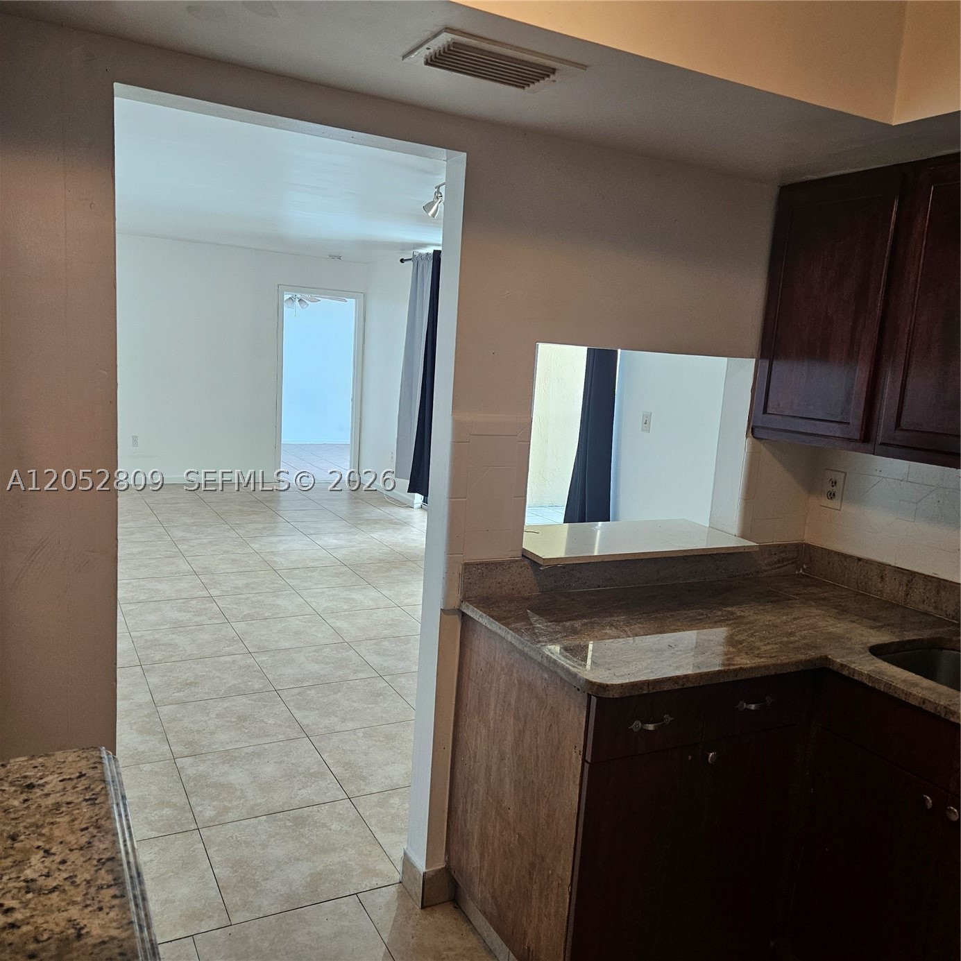 INTERNATIONAL PARK CONDO - Residential