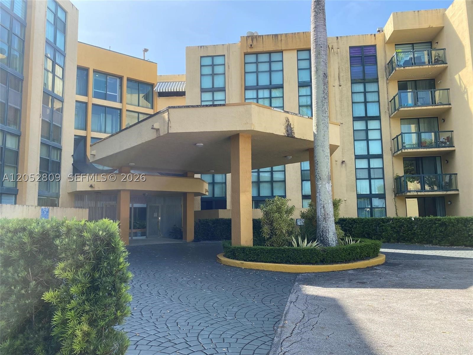 INTERNATIONAL PARK CONDO - Residential