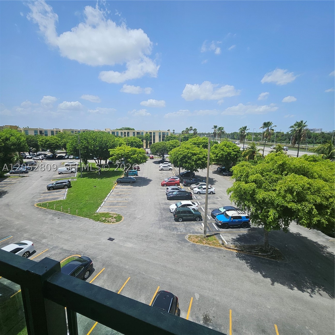 INTERNATIONAL PARK CONDO - Residential